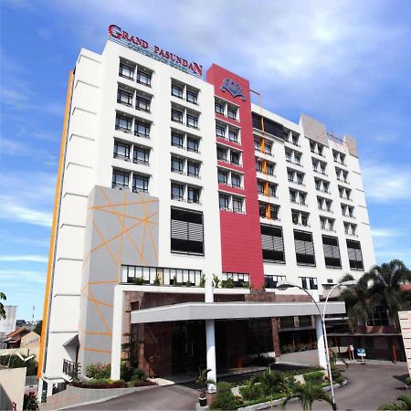 Grand Pasundan Convention Hotel Bandung Esterno foto