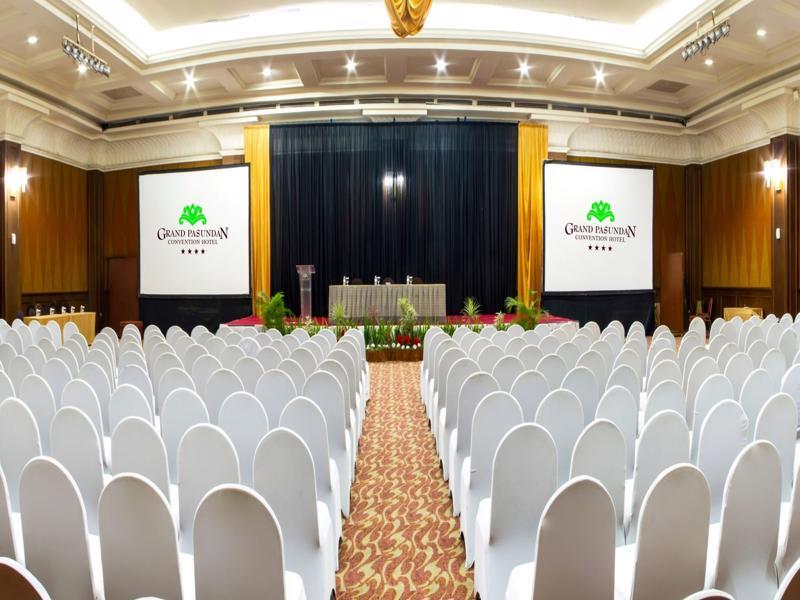 Grand Pasundan Convention Hotel Bandung Esterno foto