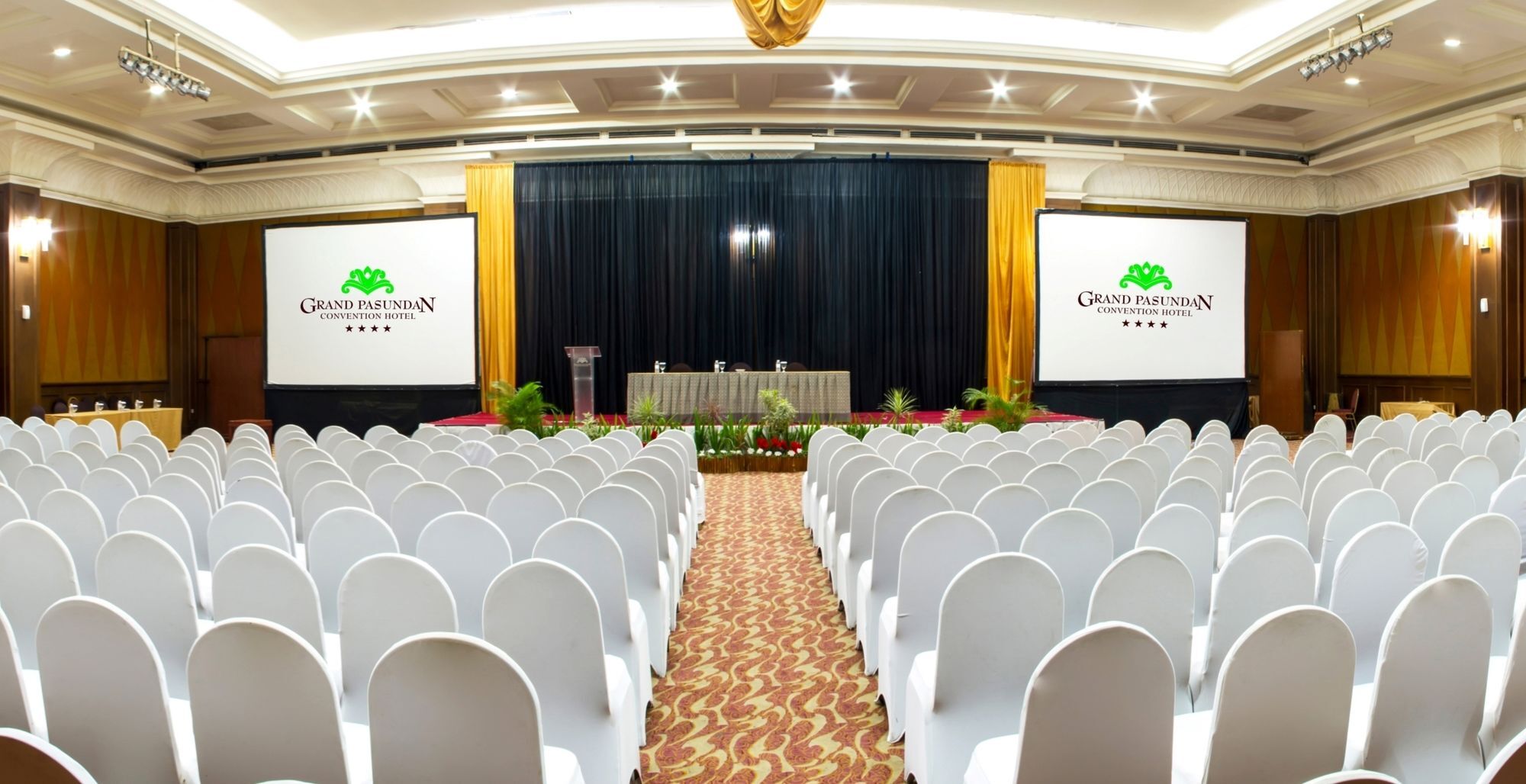 Grand Pasundan Convention Hotel Bandung Esterno foto